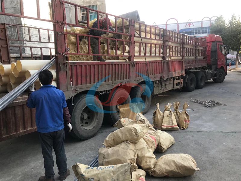 微孔曝氣器現(xiàn)場卸貨